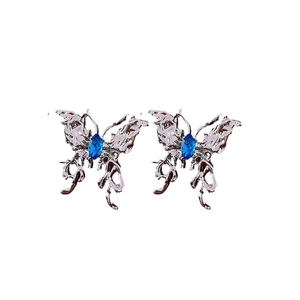 Boucles d'oreilles papillon en argent avec pierres bleues et texture de métal liquide