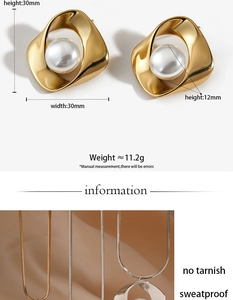 Detailed size and weight specs for gold geometric earrings with pearls and snake chain
