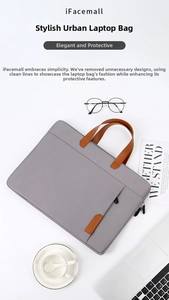 Platte lay-out van grijze 14 inch laptoptas met bruine leren handvatten en accessoires
