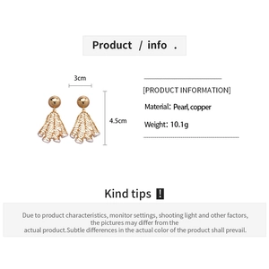 Detail view of 18K gold plated mesh earrings with dimensions 3cm by 4.5cm and pearl material