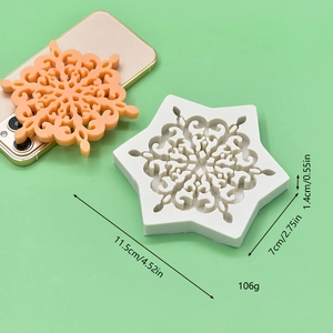 Detailed dimensions of snowflake silicone mold with 11.5cm length and 7cm width measurement