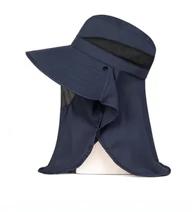 Dettaglio cappello parasole blu navy con protezione collo a scatto e maschera a rete