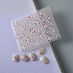 5D geprägte Rosen-Nagelaufkleber mit rosa Herz-Spitzenmuster und künstlichen Nagelspitzen