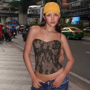 Haut corset chic marron avec dentelle noire et coupe ajustée pour femme en style urbain