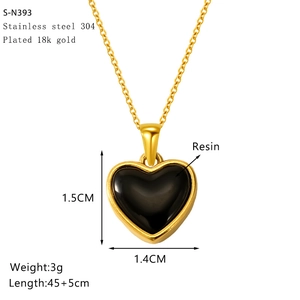 Detailed view of the 18K gold plated heart pendant with black resin on a 45cm chain