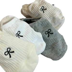 Japanese retro low-cut cotton socks with bow embroidery in neutral colors on white back