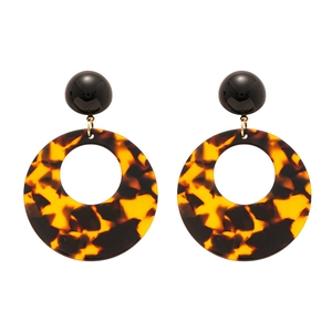Retro oversized leopard print resin hoop earrings with elegant tortoiseshell circle design