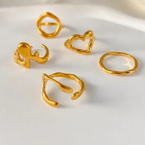 Französisches Vintage Ring-Set aus 18 Karat vergoldetem Edelstahl für Damen