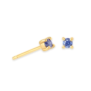 Détail de boucles d'oreilles en argent S925 plaqué or avec zircons bleus ronds