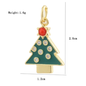 Vue détaillée d'un pendentif sapin de Noël en émail vert avec oxydes de zirconium et mesures