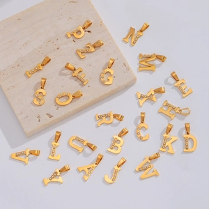 Pendentifs alphabet en acier inoxydable doré 18 carats sertis de zircons brillants