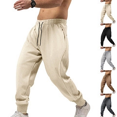 Dettaglio dei pantaloni sportivi da uomo con coulisse e tasche con zip multicolore