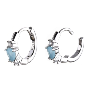 S925 sterling zilveren oorringen met hartvormige blauwe stenen en heldere zirkonia-kristallen