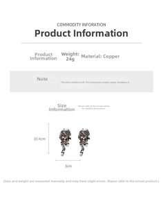 Détail des boucles d'oreilles à pompons et paillettes en U, longueur 10,4cm et clou en argent