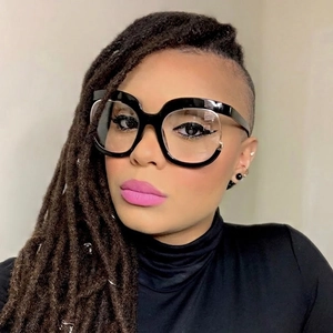 Oversized cat-eye glasses frame with anti-blue light lenses and black gold finish