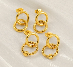 Dettaglio di orecchini a cerchio intrecciati in acciaio inossidabile oro 18k