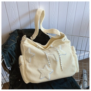 Borsa a tracolla in velluto a coste beige con stelle di peluche 3D e ampia tracolla