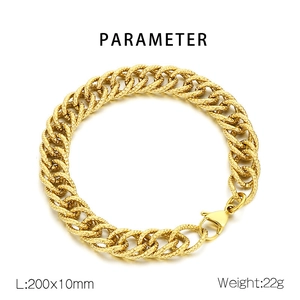 Detail of 10mm wide gold textured Cuban chain bracelet with dimensions L:200x10mm and 22g weight