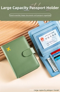 Dettaglio del porta passaporto in pelle PU con slot per carte e scomparto per banconote