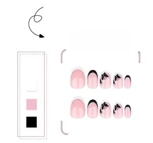 Set di unghie finte tonde corte rosa con punte French nere e dettagli a farfalla
