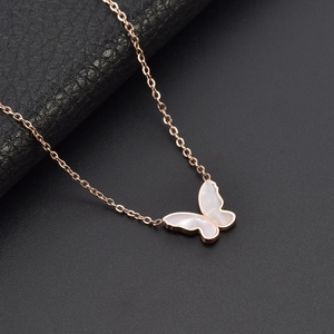Collier Pendentif Papillon En Acier Titane Avec Incrustation De Nacre Chaîne De Boîte Élégante Bijoux Minimalistes