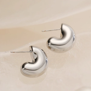Boucles d'oreilles minimalistes en argent S925 en forme de C avec fini poli
