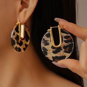 18k gold plated tortoise shell acetate round hoop earrings with U-shaped gold buckle