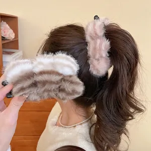 Pinces À Cheveux En Fausse Fourrure Peluche Acrylique Banane Hiver Automne Élégant Antidérapant Porte-Queue De Cheval