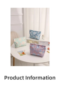Dettaglio dei beauty case in jacquard floreale nei colori blu, rosa e verde menta