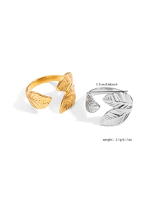 Detailed view of gold and silver leaf rings with precise weight and size dimensions