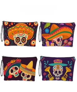 Détails de quatre trousses de maquillage avec motifs de têtes de mort mexicaines