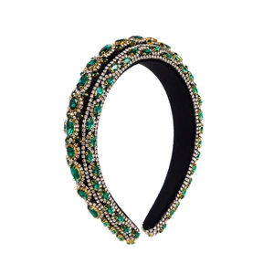 Serre-tête baroque large en velours noir avec strass verts et cristaux brillants