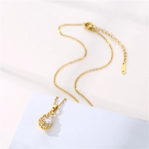 Collana in acciaio inossidabile placcato oro 18K con ciondolo a goccia in zircone