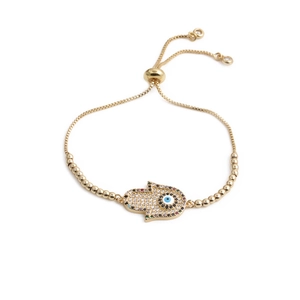 Vue détaillée du bracelet main de Hamsa plaqué or avec œil bleu maléfique et fermoir ajustable