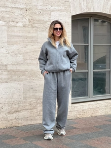 Gray Brooklyn retro sportswear set with a zip-up sweatshirt and joggers for autumn