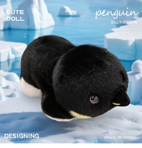 Vue détaillée de la texture ultra-douce en peluche de ce pingouin réaliste en peluche