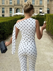 Zweiteiliges Damen-Set mit Polka-Dot-Print, Ein-Schulter-Oberteil und schmaler Shorts