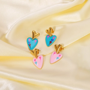 Boucles d'oreilles cœur rétro en acier inoxydable doré avec émail coloré sur soie
