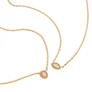 Deux colliers plaqués or 18 carats avec pendentifs en zircon marquise rose et blanc