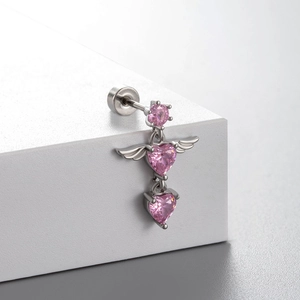 Piercing-Ohrstecker aus Titanstahl mit rosa Herz und Schmetterling-Design