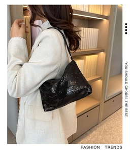 Sac sous l'aisselle à paillettes noires avec une texture réfléchissante haute densité chic