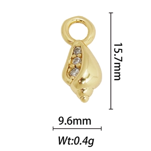 Detail of 18k gold conch pendant with dimensions 15.7x9.6mm and inlaid crystals
