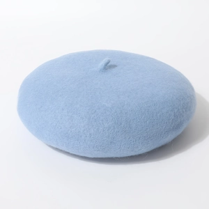 Elegante hemelblauwe wollen baret voor dames met een klassiek zacht silhouet
