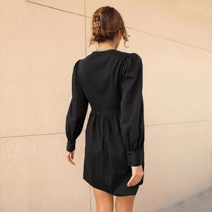 Elegantes schwarzes Minikleid mit Puffärmeln und tailliertem Schnitt für Damen