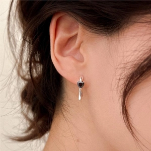 S925 silver heart stud earrings featuring black gems and liquid metal design
