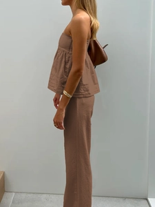 Vue latérale de l'ensemble bustier marron et pantalon droit en lin pour femmes
