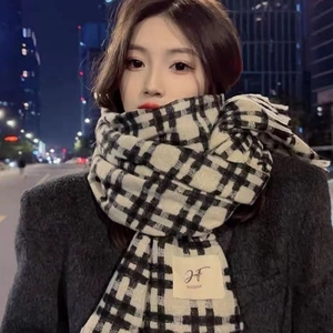 Women Retro Plaid Scarf Winter Warm Faux Cashmere Shawl With Tassels Classic Grid Scarf Wrap For Men Women Daily Wear Gift