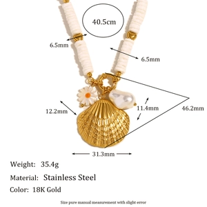 Collier en acier inoxydable plaqué or 18K avec pendentifs coquillages et perles