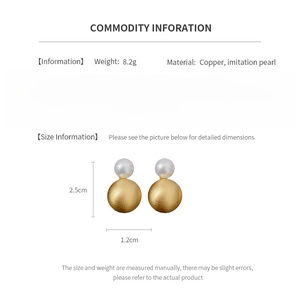 Detailed size specifications and weight information for gold round pearl earrings
