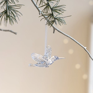 Elegante decorazione a colibrì in acrilico trasparente su ramo di pino per Natale